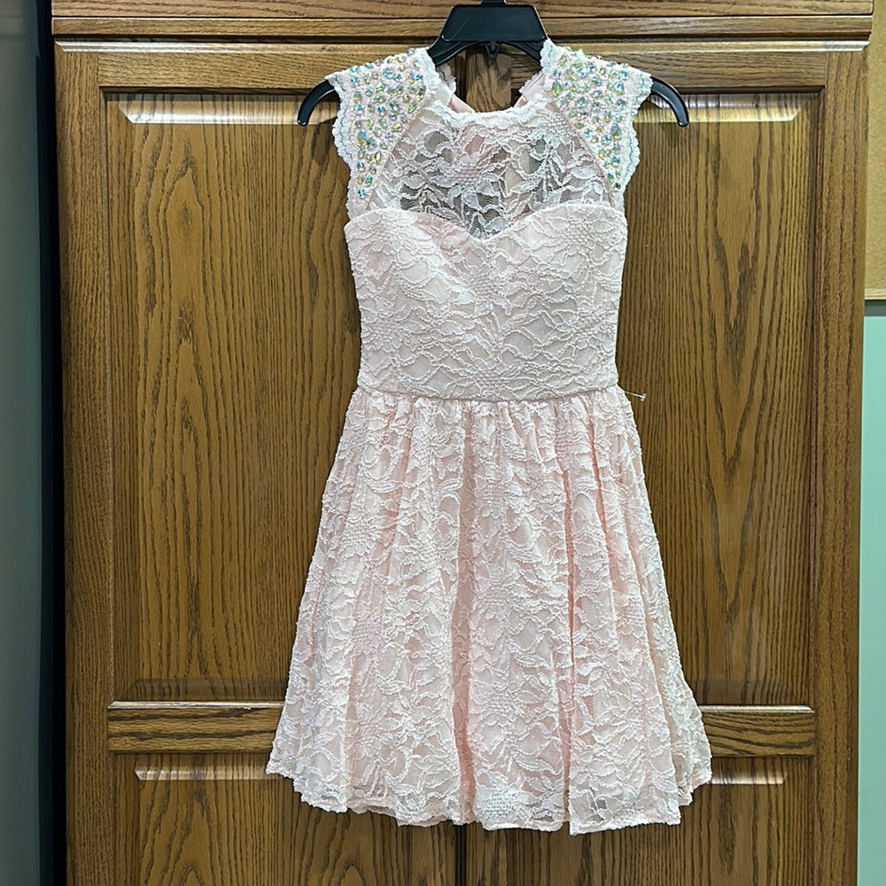 Morgan & Co. peach dress (junior sized) NWT